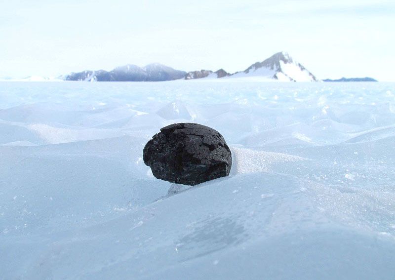 Hallan meteoritos con componentes orgánicos en la Antártida