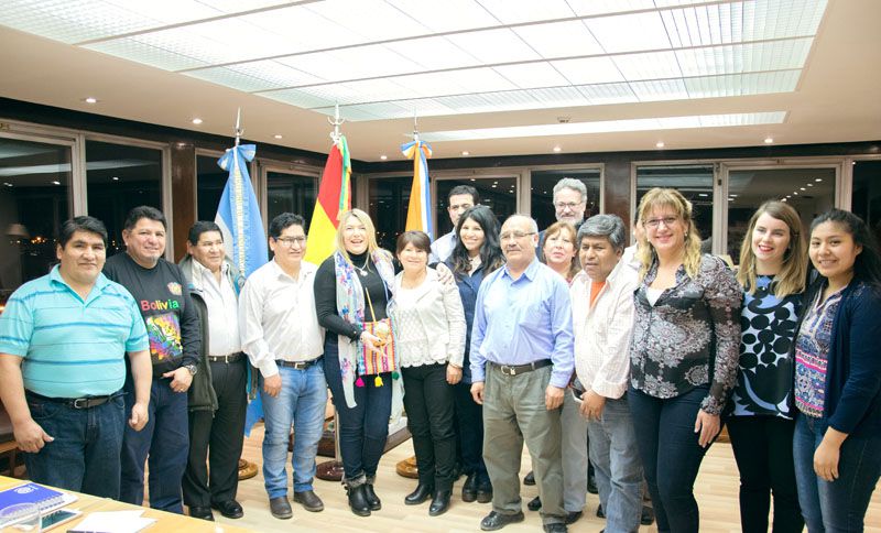 Financiarán la construcción de un gimnasio para la comunidad boliviana