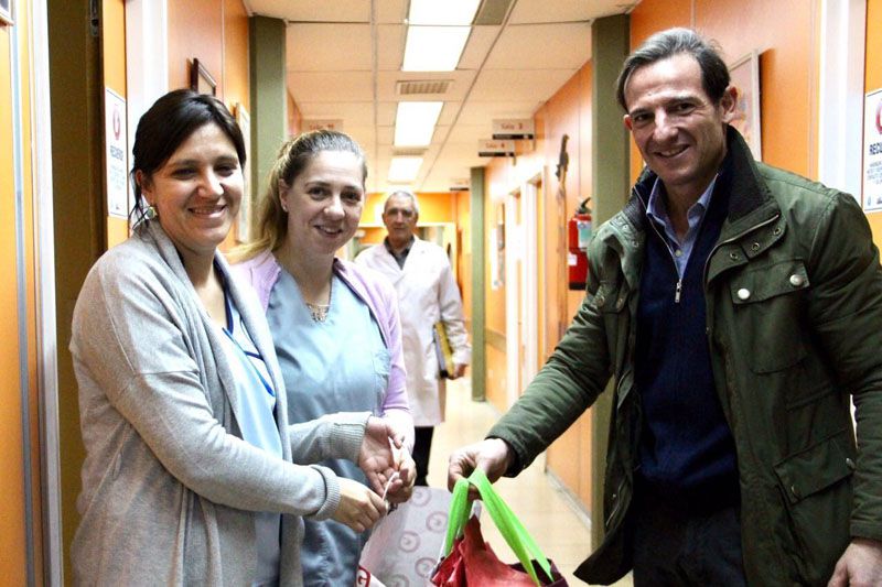 Bertotto entregó juguetes en el hospital y en Andorra