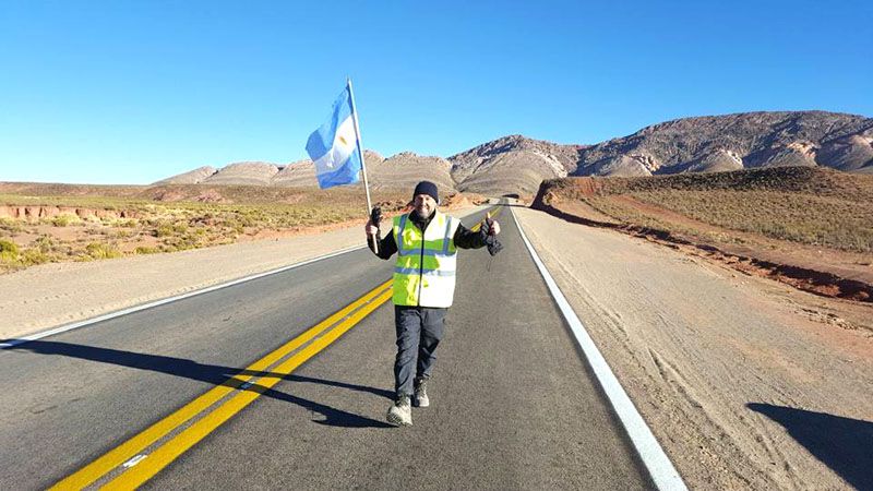 Tras recorrer 700 km a pie Emilio Saez llegó a Tafí del Valle concientizando sobre “Basura Cero”