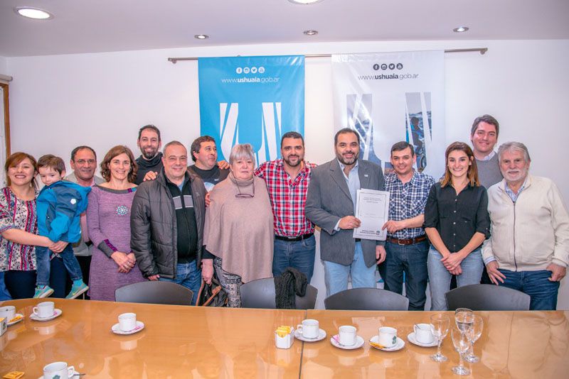 Trabajadores de Luz y Fuerza recibieron el título de propiedad del predio de su sede