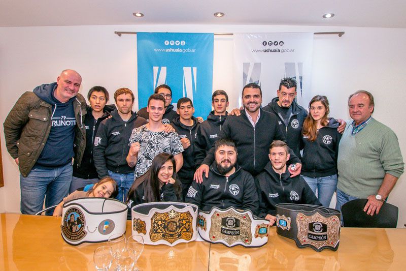 Vuoto recibió a integrantes de la Escuela Municipal de kick boxing