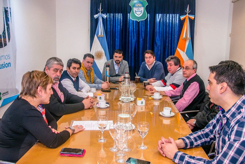 El intendente analizó con taxistas y remiseros el plan de obras viales