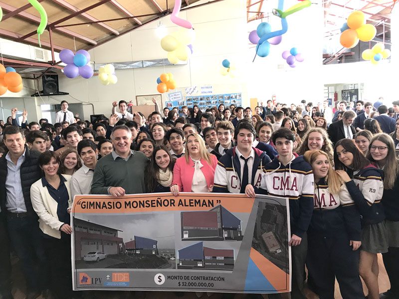 Bertone encabezó la firma del convenio para reiniciar el gimnasio del Monseñor Aleman