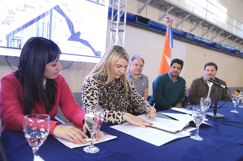 Bertone anunció construcción de un nuevo Polideportivo en Río Grande
