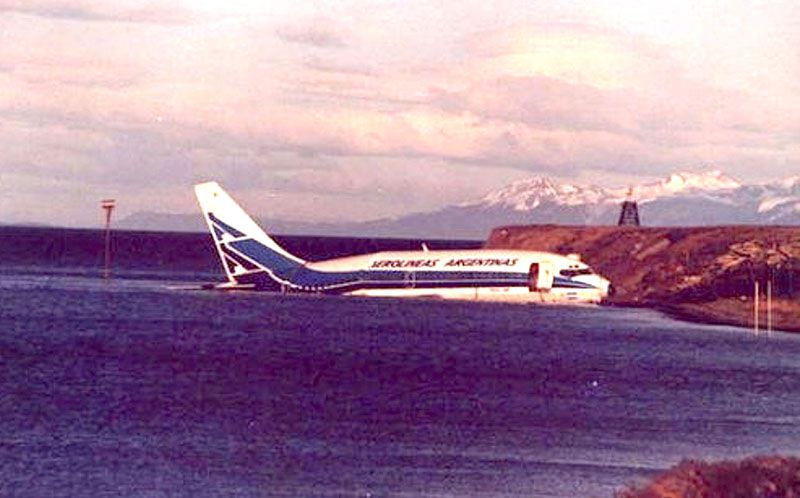 Un Boeing 737 se despista y se introduce en aguas del Beagle
