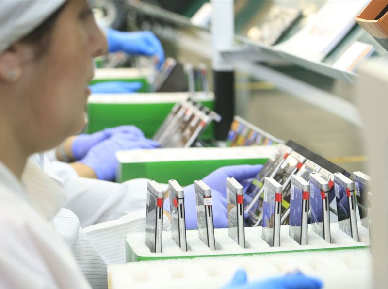 FAMAR comenzó con la fabricación de celulares