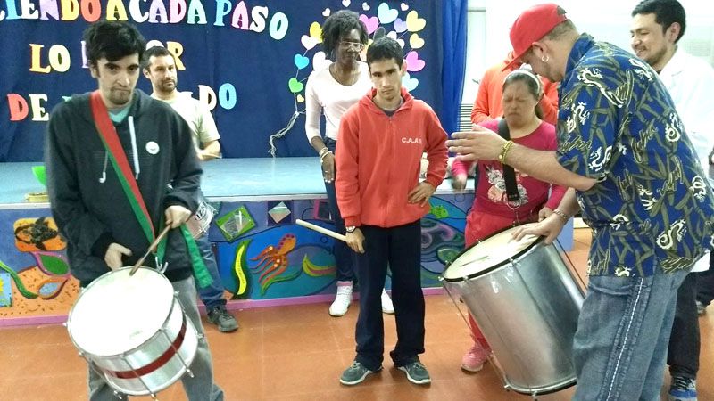 El taller municipal de percusión estuvo con alumnos y maestros de la Kayú Chénèn
