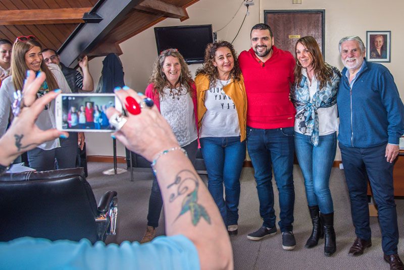 Familias de Ushuaia recibieron el título de propiedad de sus tierras 