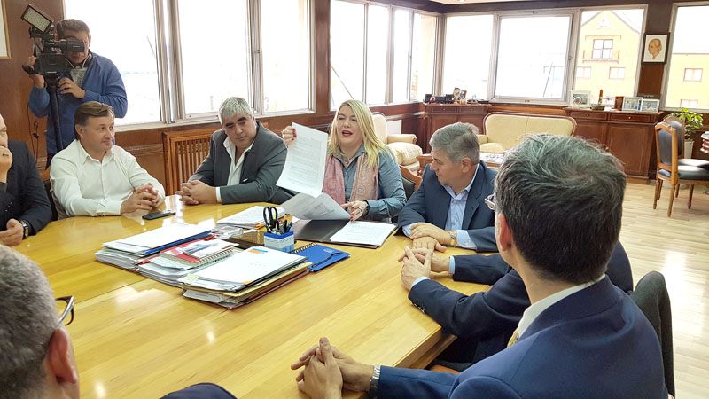 Firmaron la prórroga de concesión por 10 años con consorcio petrolero