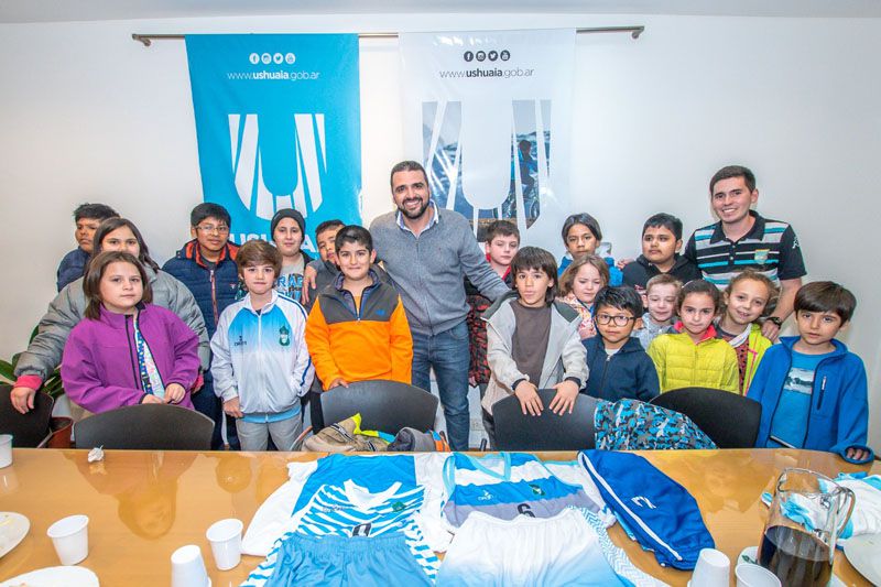 Vuoto recibió a chicos de la Escuela Municipal de Básquet 