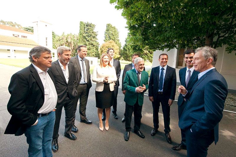 Bertone se reunirá con otros gobernadores para armar la estrategia frente a Macri