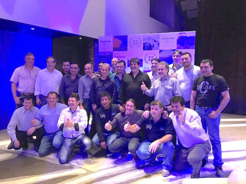 Estremar festejó sus 25 años de vida junto a todo su equipo
