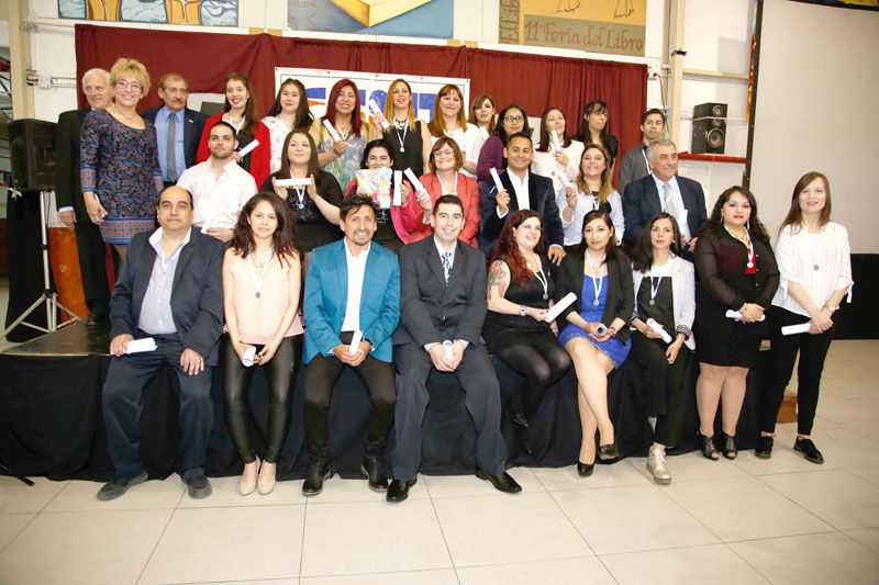 Una nueva promoción de técnicos se graduó en el CENT Nº 11