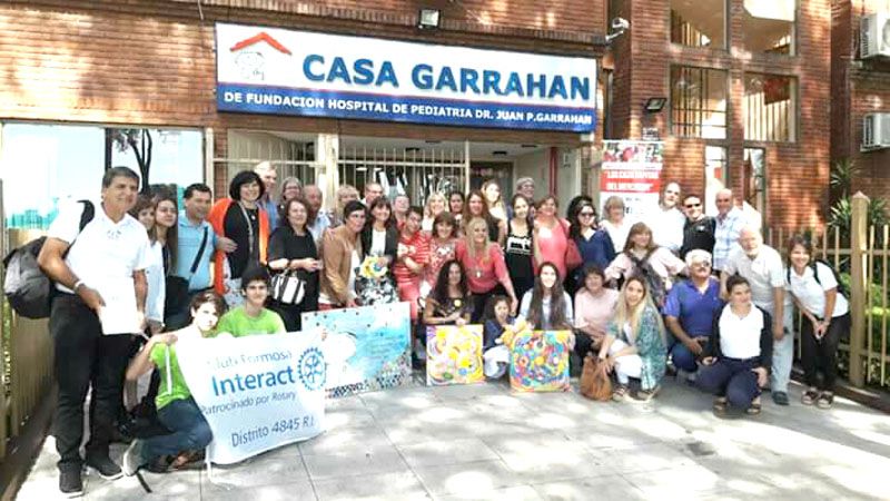 Ushuaia presente en Casa Garrahan con dos mandalas pintados por voluntarios