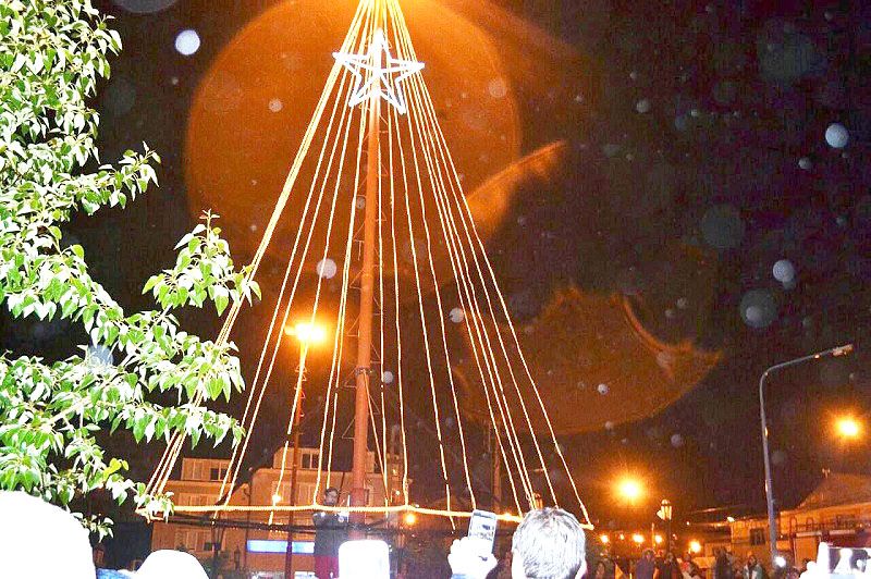 Esta noche se encenderá el tradicional árbol navideño de los Bomberos