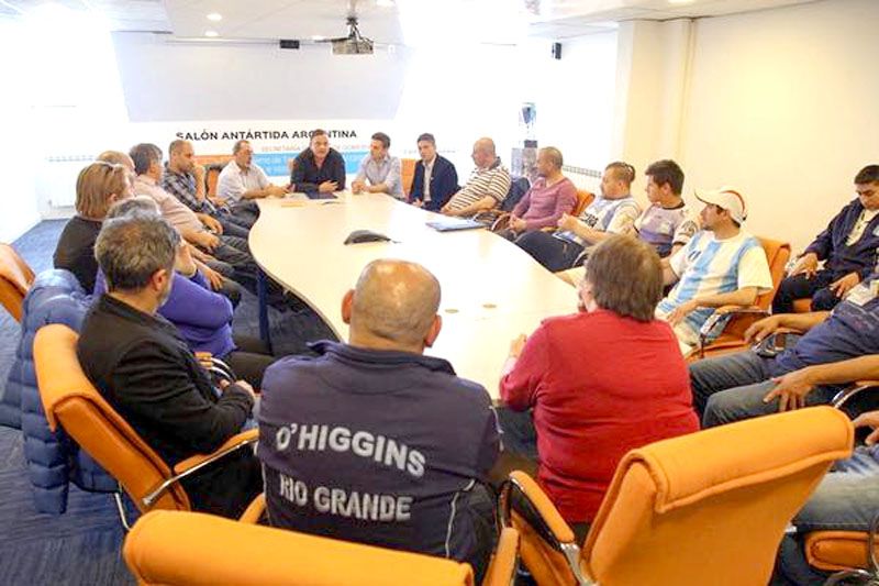 Firmaron convenio para brindar respaldo logístico a los clubes fueguinos