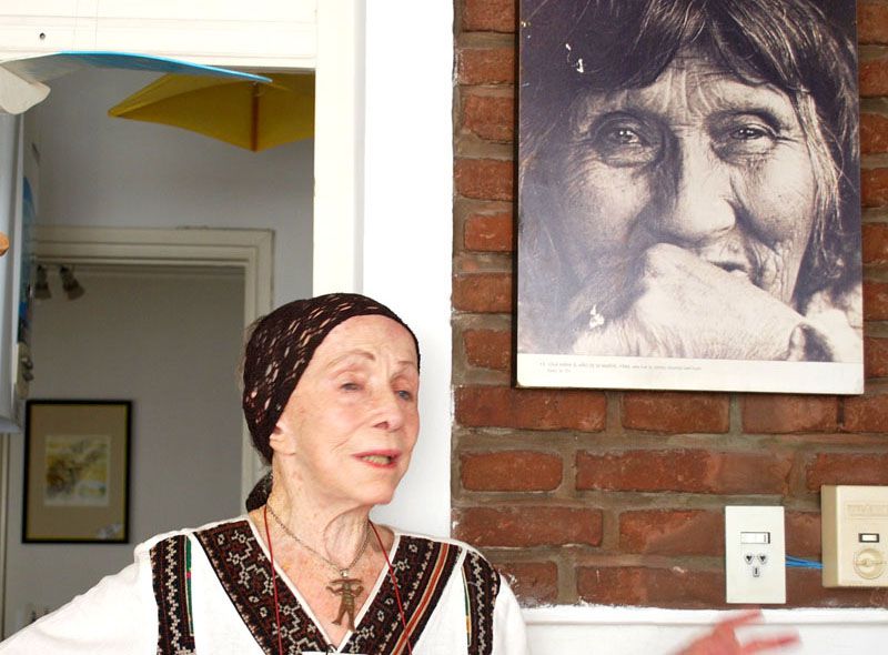 Anne Chapman indaga a Lola Kiepja sobre secretos del Hain