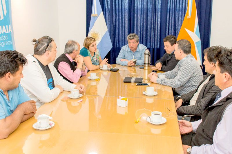 Funcionarios municipales se reunieron con taxistas y remiseros 