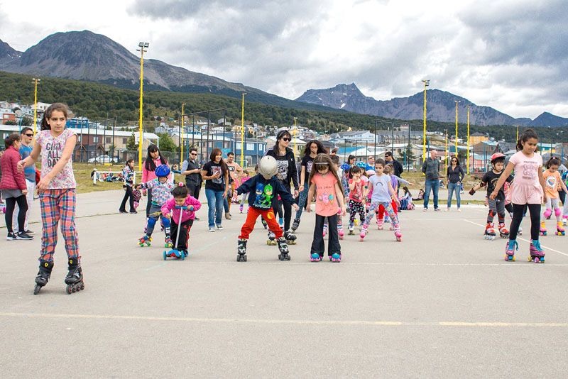 Grandes y chicos compartieron una jornada saludable en patín y rollers