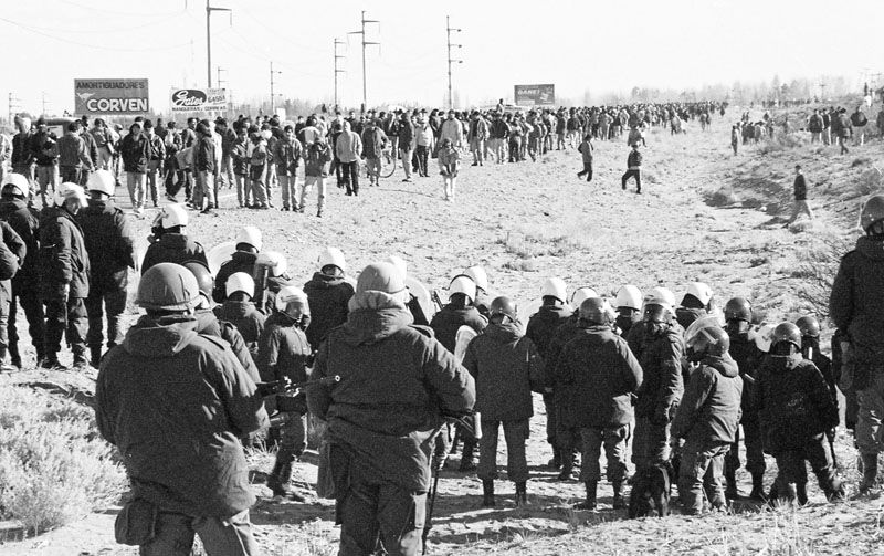 Pueblada en apoyo de huelga petrolera descalabra la represión