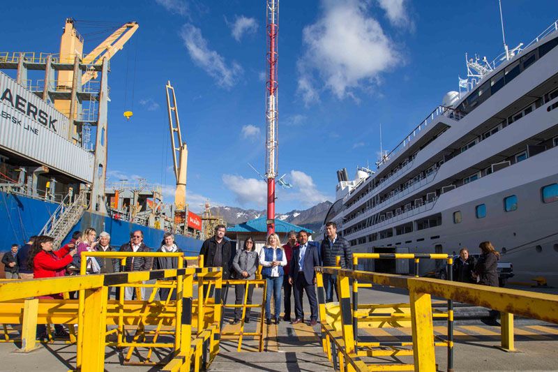 Funcionario nacional recorrió el puerto junto a la Gobernadora