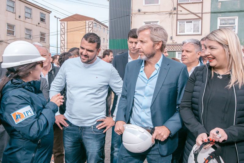 Vuoto recorrió obras junto a Bertone y al ministro Frigerio