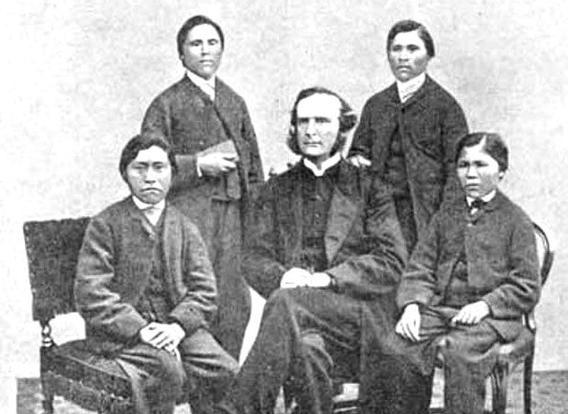 El hijo de Orundellico (Jemmy Button) se entera de su muerte 