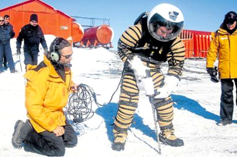 Prueban en la base Marambio un traje espacial diseñado para Marte