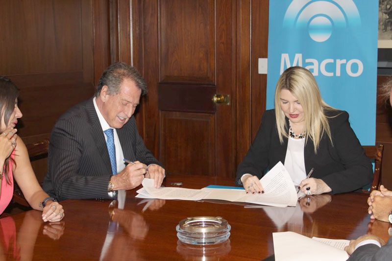 La Gobernadora firmó un convenio para construir infraestructura deportiva para presos