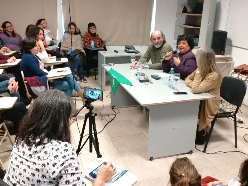 Dora Barrancos disertó en la UNTDF sobre 