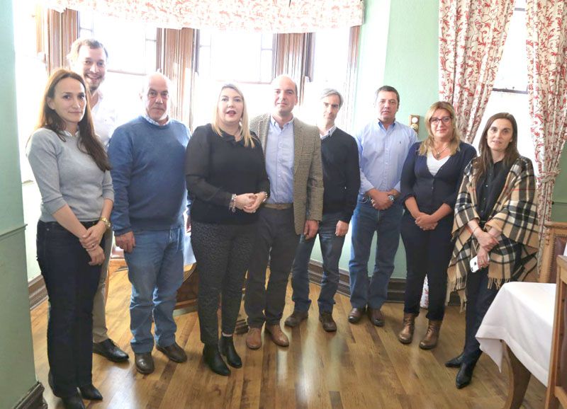 Bertone se reunió con la nueva comisión directiva de la Asociación Rural 