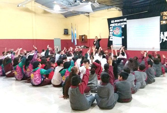 Se dictó una charla sobre ciberbullying y grooming