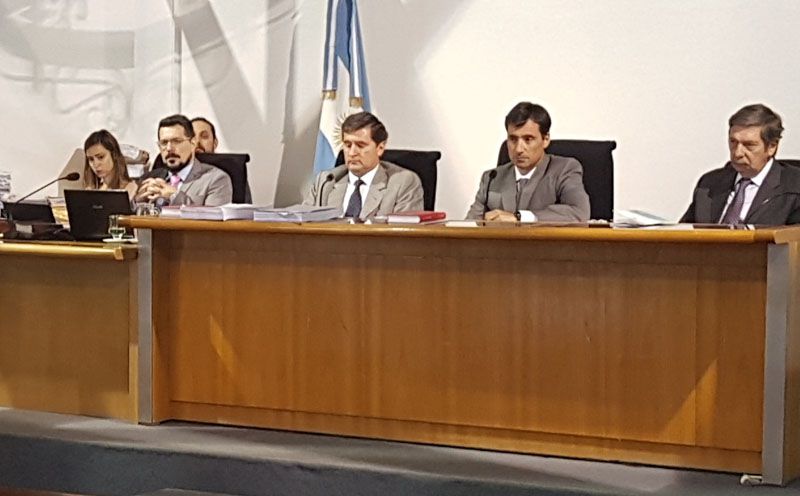 El tribunal oral justificó no haber ordenado la detención del empresario Weiss tras su condena