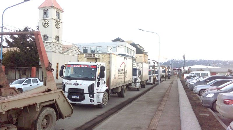Desde anoche el Sindicato de Camioneros comenzó a hacer notar el paro