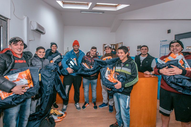 Trabajadores municipales recibieron ropa de invierno 