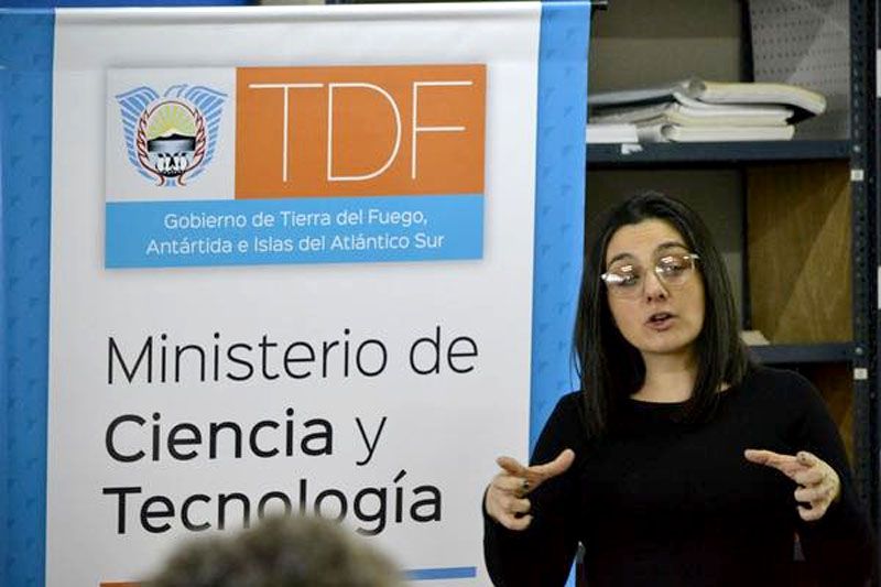 Dictan capacitación en tecnología satelital para operar antena en Tolhuin