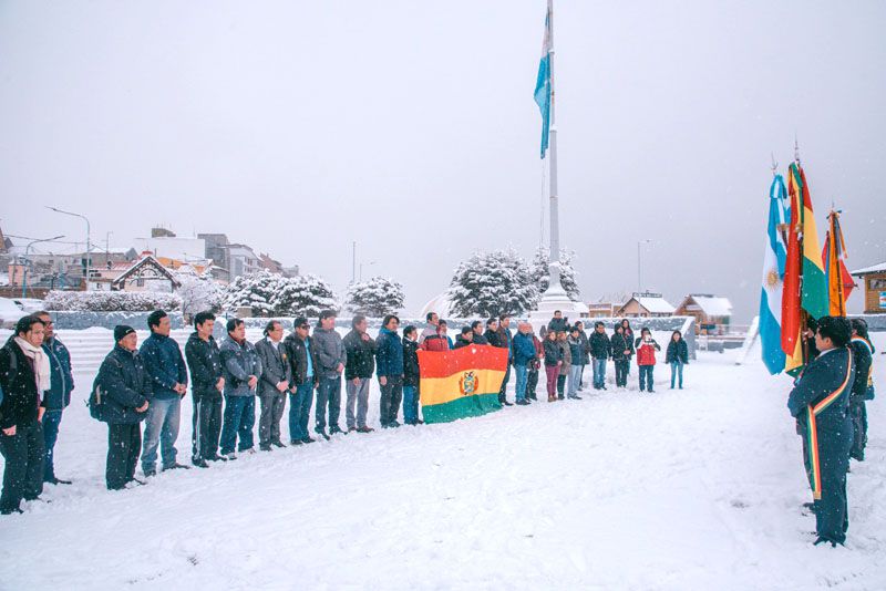 En dos actos se conmemoró la independencia de Bolivia 