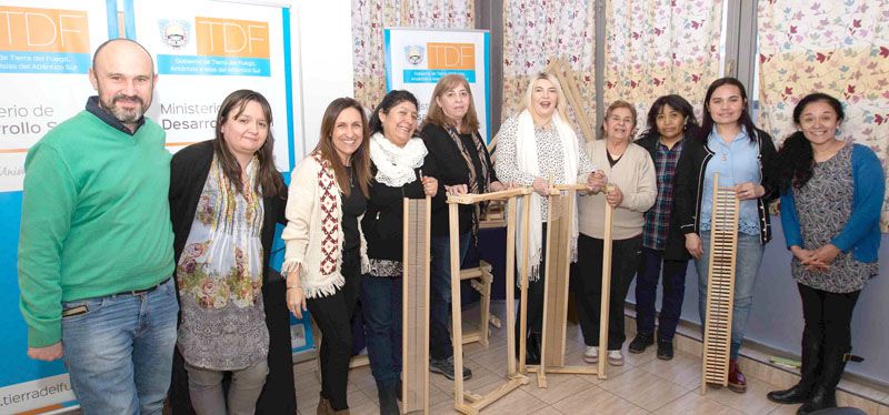 La Provincia respalda como economía popular a hilanderas artesanales 