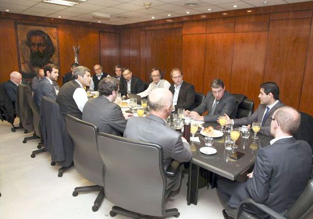 En lugar de ajuste, más recaudación