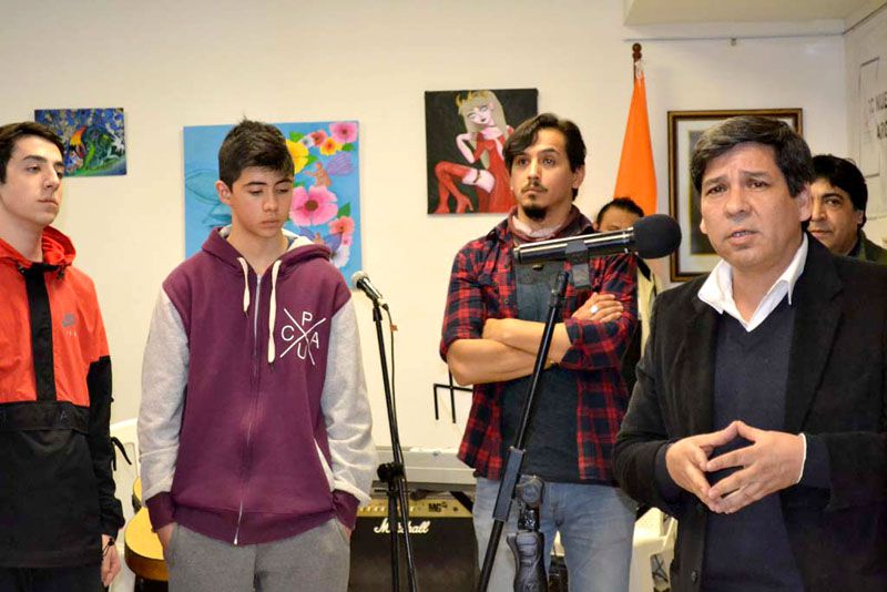 Alumnos del Polivalente de Arte exponen sus obras