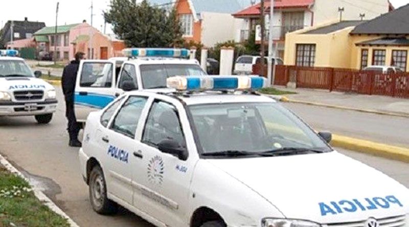 Realizan allanamientos simultáneos por una causa de amenaza con arma de fuego