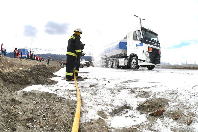 Hubo un simulacro de accidente con derrame de combustible camino al aeropuerto