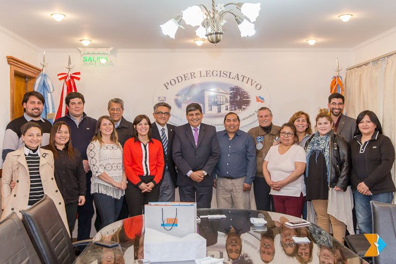 Más de 200 residentes peruanos se acercaron al consulado itinerante