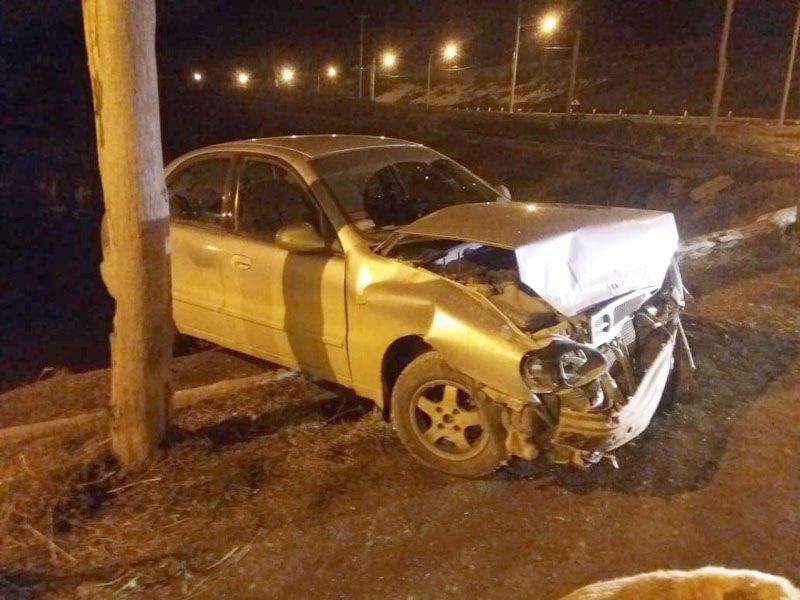 Dos hombres lesionados tras despistarse en la avenida Héroes de Malvinas