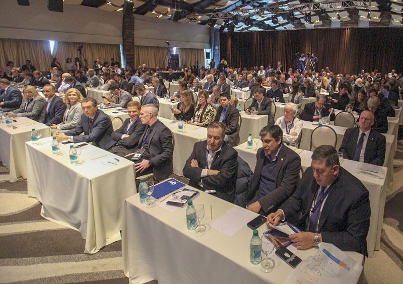 Bertone inauguró el Primer Foro de Industria 4.0