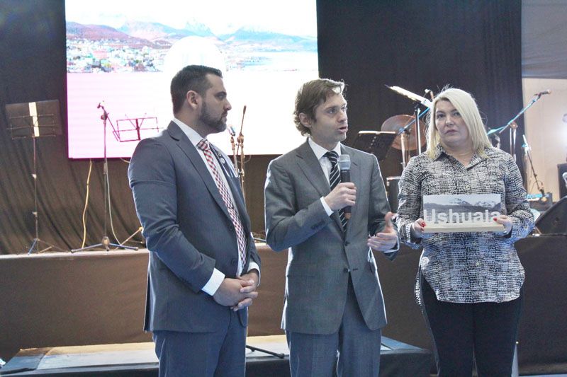 Sciurano le agradeció a Bertone y Vuoto por el reconocimiento