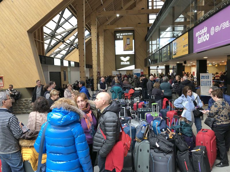 Más de 800 pasajeros varados