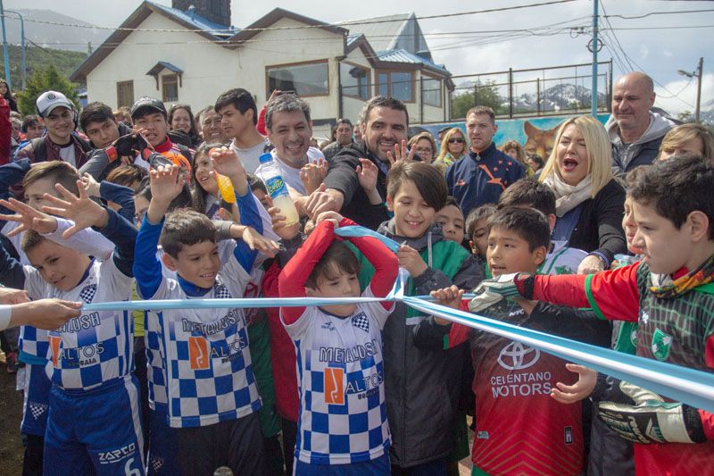 Inauguraron el playón deportivo de El Choconcito