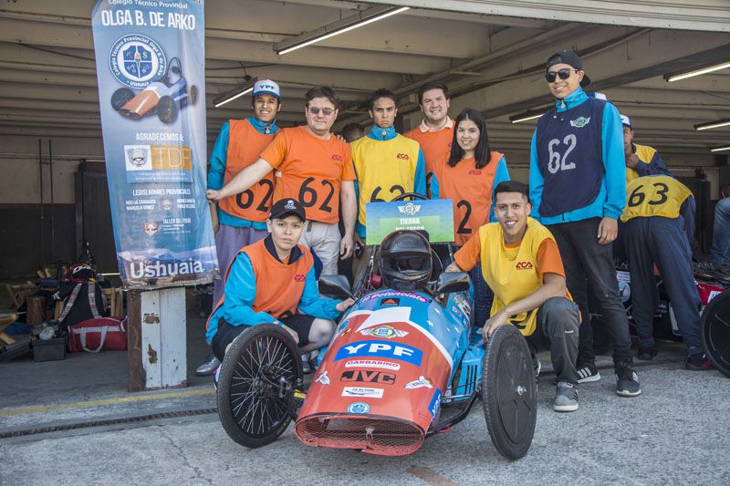 Alumnos del colegio técnico destacaron la experiencia obtenida en la carrera de autos eléctricos